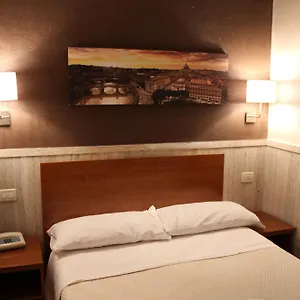 Hotel Pyramid, Rzym